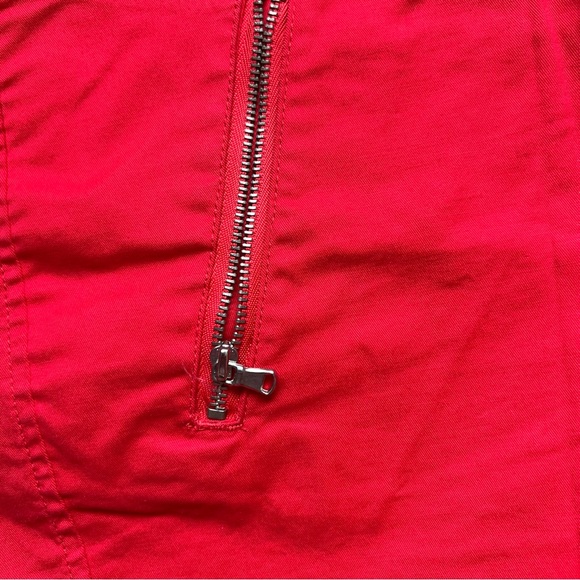 Red shorts with zipper detail in US 2. Fits big. Worn only once. - Picture 5 of 5
